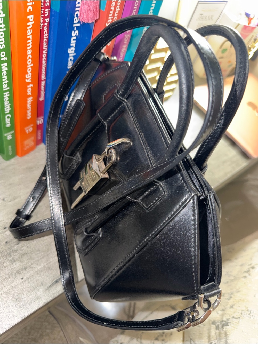 Authentic Leather Givenchy with silver lock handbag with crossbody strap - Picture 6 of 7